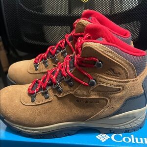 Columbia Tan and Red Winter Boots